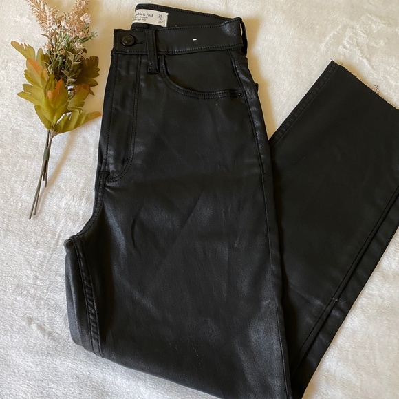 Abercrombie & Fitch Pants - A&F Straight Ankle Ultra High Rise black coated